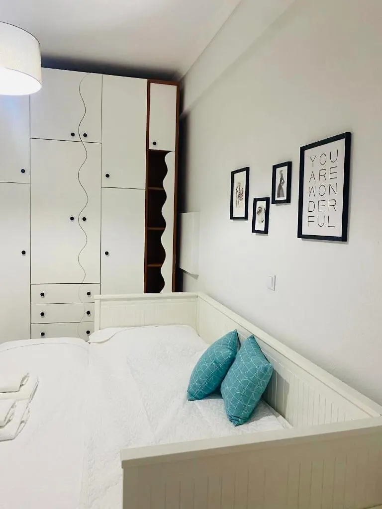 Ikies A&A Suites & Villas Νέα Μουδανιά 0*,